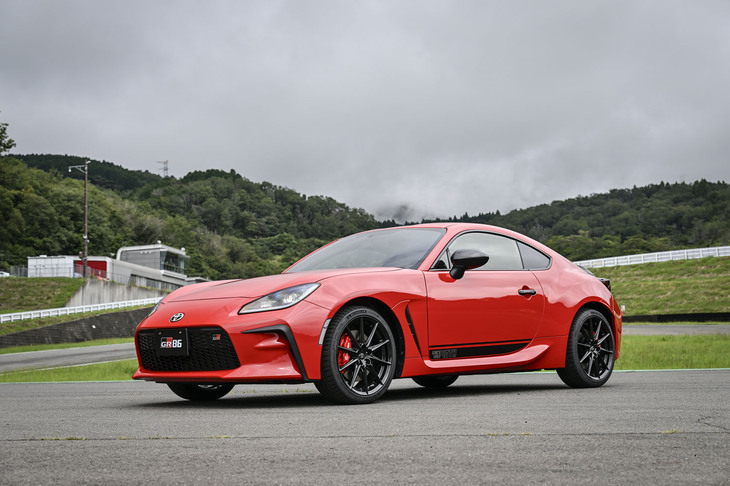 トヨタGR86 RZ“40th Anniversary limited”（フロントビュー）