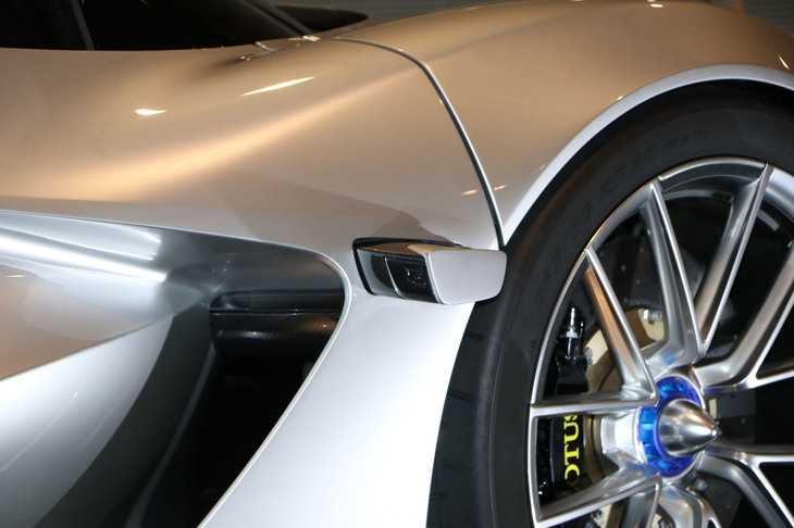 ドアミラーの代わりに備わるカメラ。