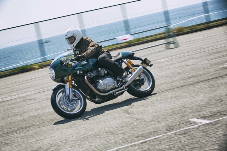 ボディーサイズ：全長×全幅×全高＝--×785×1100mm
	ホイールベース：1450mm
	重量：244kg
	エンジン：1200cc 水冷4ストローク 直列2気筒 SOHC 2バルブ
	最高出力：97ps（72kW）/6750rpm
	最大トルク：112Nm（11.4kgm）/4950rpm
	価格：184万3100円