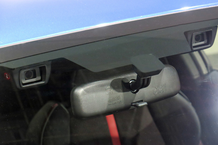 スバルBRZ（「アイサイト」のステレオカメラ）