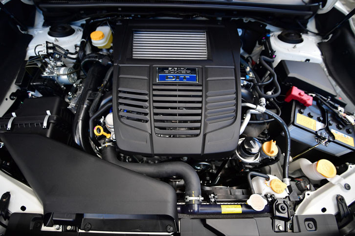 170psと250Nmを生み出す1.6リッターのフラット4ターボエンジン。JC08モード燃費は16.0km/リッター。