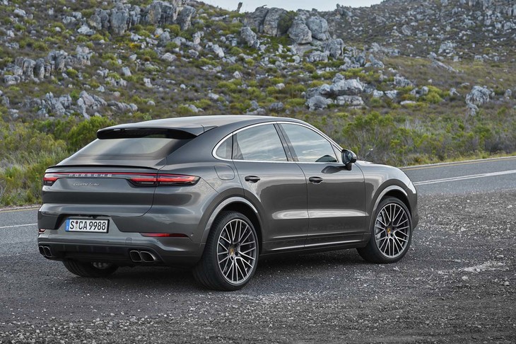 「カイエン ターボ クーペ」は最高出力550psの4リッターV8ツインターボを搭載している。