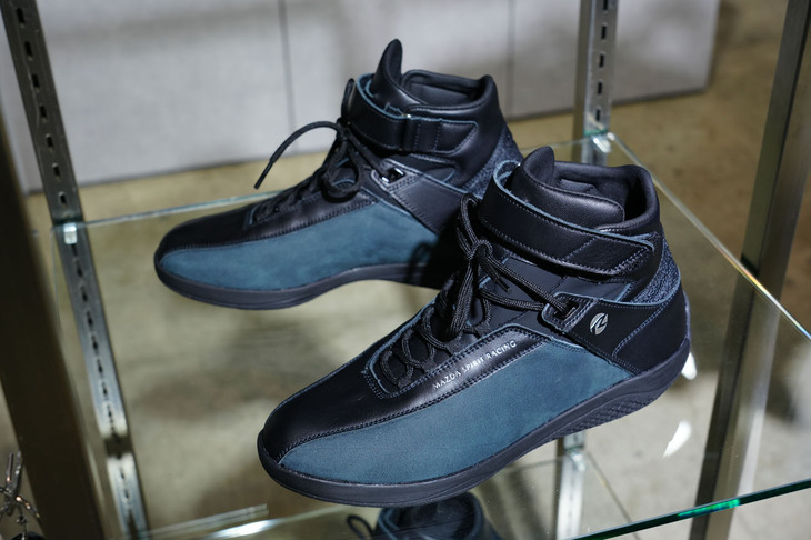 マツダブースのアパレル。