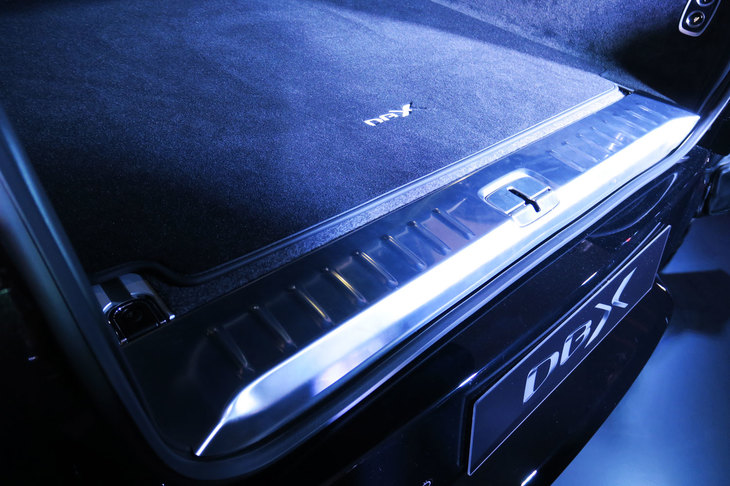 アストンマーティンDBX（ラゲッジスペース）