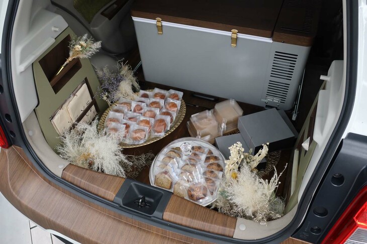 日産マーチ パティシエ コンセプト（荷室内のスイーツ）