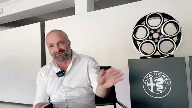 実車を見る前に予約してしまったというグラフィックデザイナーのアンドレアさん。実車と対面後「写真を見たとたんにひと目ぼれしましたが、その思いをさらに強くしました」と語った。