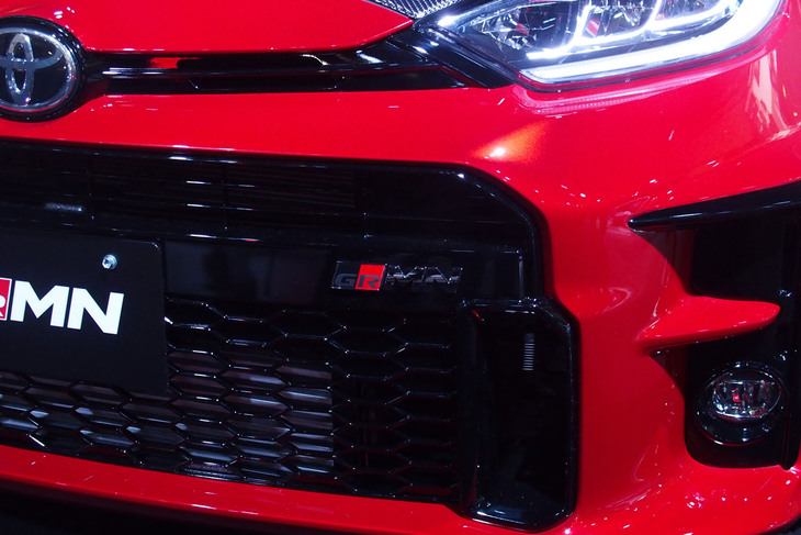 GRMNヤリス“ラリーパッケージ”（エンブレム）