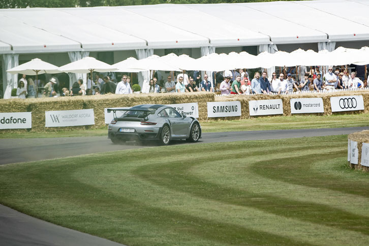「ポルシェ911 GT2 RS」