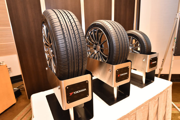 技術説明会の会場に展示された「ADVAN dB V552」。さまざまな車両タイプのドライバーから静粛性へのニーズが高まりつつあることから、幅広いサイズラインナップが用意される。