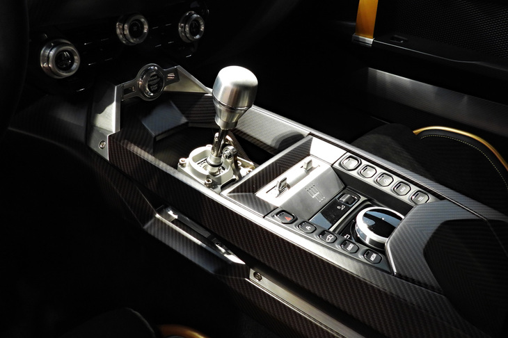 アストンマーティン・ヴァリアント（センターコンソール）