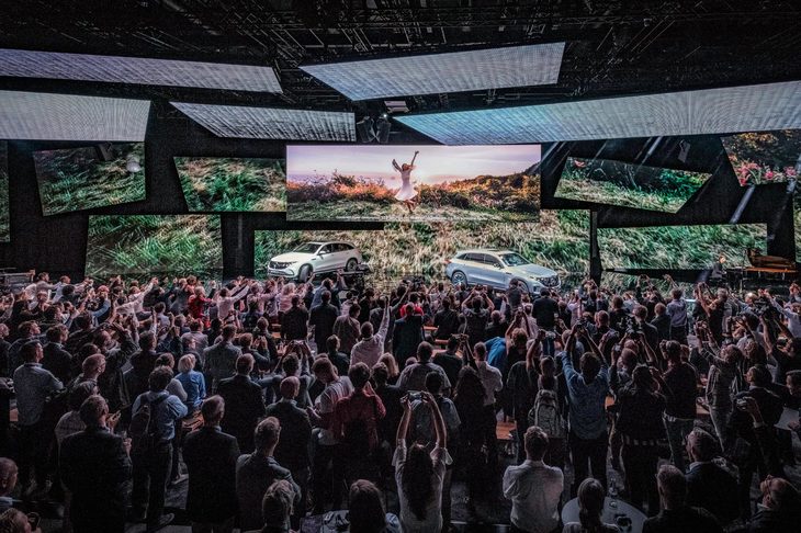 「メルセデス・ベンツEQC」発表会の様子。