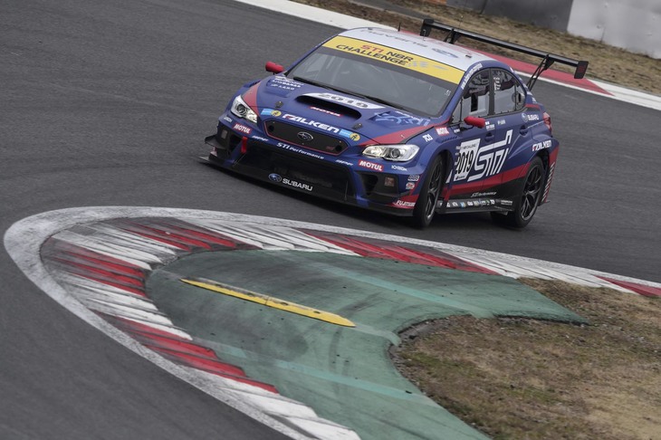 気迫のこもった走りを披露する「WRX STI NBR」（2019年仕様車）。