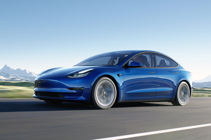 今日のEVで主流となっているリチウムイオンバッテリーには、ニッケルやコバルトなどが使用されており、将来的な資源の枯渇が懸念されている。そこで米テスラは、コバルトを使わないバッテリーの実用化を進めている。