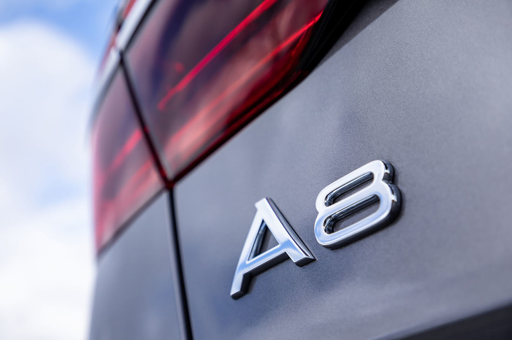 アウディA8 55 TFSIクワトロ