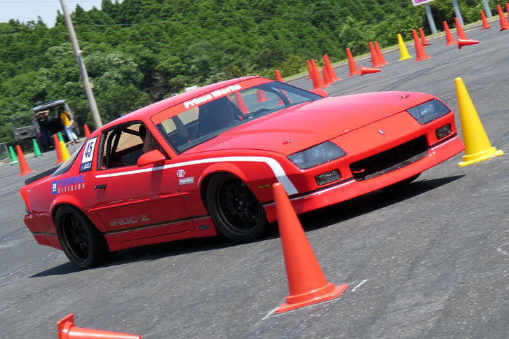 今回のイベントで、個人的に一番ココロに刺さった一台。もはや“往年の名車”と表してもいいサードカマロで42秒台である。格好いい。超格好いい。