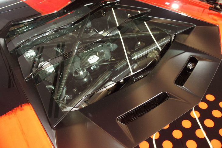 アヴェンタドールS“dressed”by Yohji Yamamoto（エンジン）