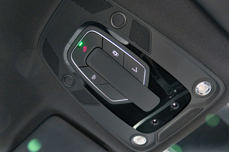 アウディQ5スポーツバック 1st edition（オーバーヘッドコンソール）