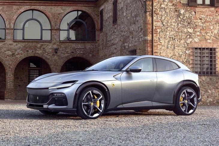 2022年9月13日に世界初公開された、フェラーリ初の量産型4ドアモデル「プロサングエ」。その車名は、イタリア語で「サラブレッド（純血）」を示す。