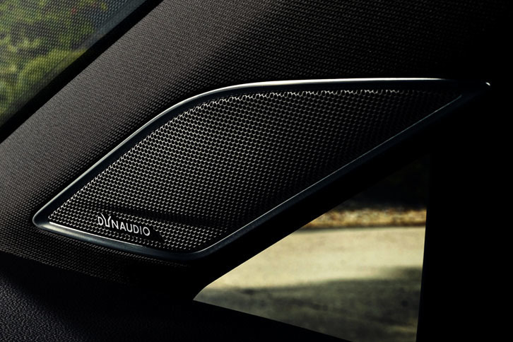 「ゴルフ／ゴルフヴァリアント ディナウディオエディション」には、9スピーカー、10チャンネルからなるサウンドシステムが装着される。