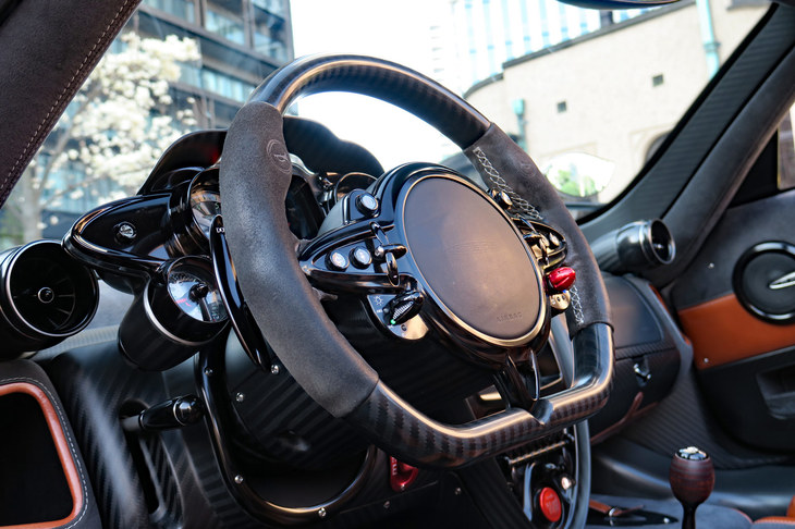 パガーニ・ウアイラ ロードスターBC（ステアリングホイール）