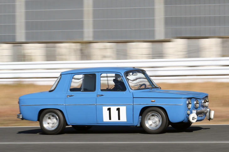 もう1台、リアエンジンの1968年「ルノー8ゴルディーニ1300」。「MiniクーパーS」などの好敵手としてレース、ラリーで大活躍したフランスの弁当箱。