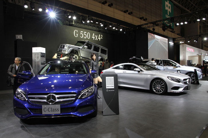 「C350eアバンギャルド」「S550クーペ」「GLE350d 4MATIC スポーツ」「G550 4x4-2」などをそろえたメルセデス・ベンツの日本のブース。