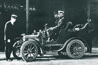 ロイスにとって初の自動車製品となった「10HP」。設計は保守的だったが、他に類を見ない品質の高さによって好評を博した。