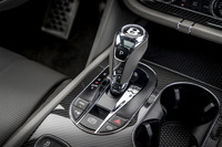 トランスミッションはZF製の8段AT。4WDシステムの駆動力配分は前40：後ろ60。