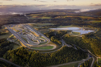 「最善か無か」のプロダクトはここで生まれる　メルセデス・ベンツの最新テストコースを訪ねる