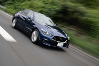 ステアリング支援機構として「アクティブレーンコントロール」が備わるが、現代的なLKAなどと比べるとごく控えめなアシストにすぎない。