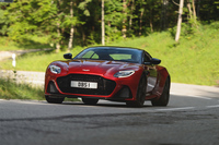 「GT」「Sport」「SportPlus」の3つのモードがあり、ダンパーレートとエンジン＆トランスミッションマネジメントをそれぞれ個別に設定できる。