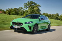 BMW 120（FF/7AT）／M135 xDrive（4WD/7AT）【海外試乗記】