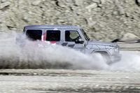 シャシーを中心に大規模な改良を受ける「Gクラス」。そのレベルは開発コードが「W463」から「W465」に変わるほどだ。