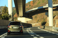 運転支援システムについても、前走車追従機能付きクルーズコントロールの使用可能速度域を拡大したり、後退時自動ブレーキシステムやフロント＆サイドビューモニター、アダプティブドライビングビーム、ステアリング連動ヘッドランプを新たに採用したりするなど、大幅な改良がなされている。