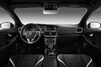 “ブラック＆ホワイト”がテーマの「ボルボV40／V40 CC」限定車発売の画像