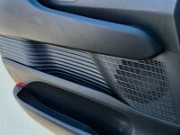 室内で未来感を感じさせる数少ない意匠のひとつ、ドアトリム。