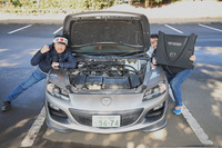 フェラーリ的な高回転域でのさく裂、「ピイィィィィィ～ン」というわが身を削るようなサウンドがロータリーエンジンの特徴だ。（写真＝池之平昌信）