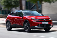 同じく、新しい顔を得た「C4」。