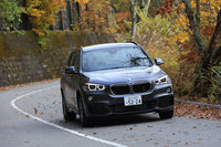 「Mスポーツ」には標準仕様や「xライン」とは異なり、専用チューニングのスポーツサスペンションが装備される。