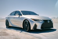 レクサスならではの走りをより高次元に　「レクサスIS」のマイナーチェンジモデル登場の画像