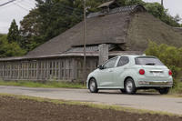 「ヤリス」に「GRヤリス」があれば「GRビュート ストーリー」（この呼称が適切かどうかはともかく）もできそうなものだが、GRヤリスは外板パネルのほとんどが専用パーツのため、なかなか難しいらしい。話を聞いたスタッフは「開発するって言うまで上に頼み続けますよ」と力強く語ってくれた。