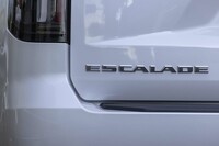 キャデラック・エスカレードとAKGがかなえる至極の音楽体験の画像