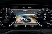 未舗装路やぬれた路面向きの「グラベル」モードはトラクション性能を高めて加速時やコーナリング時の安定性を向上させる。