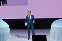 プレゼンテーションを行ったポルシェ ジャパンの七五三木敏幸（しめぎとしゆき）社長。「カイエン」が同社の販売をけん引していることを語った。