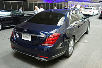 「S400」のバックショット。リアコンビランプには新たに「クリスタルルック」を採用した。