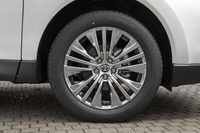 タイヤ＆ホイールは「Z」が19インチで「G」が18インチ（いずれも“レザーパッケージ”を含む）、「S」が17インチを履く。