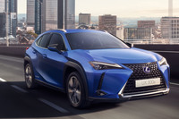 「UX300e」の価格は“バージョンC”が580万円で“バージョンL”が635万円。ハイブリッド車「UX250h」の同名グレードよりも120万円ほど高価だ。