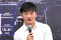 オンライン会見で2022年シーズンへの抱負を述べる角田裕毅選手。