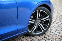 ボルボXC60 B6 AWD R-DESIGN（4WD/8AT）／V60 B5 R-DESIGN（FF/8AT）【試乗記】の画像