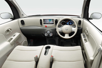 「日産キューブ」のベーシックモデル仕様変更の画像